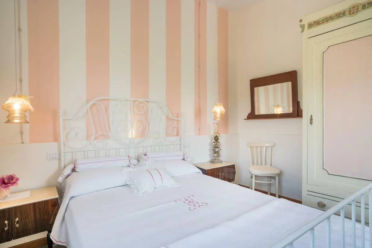 B&B Rosso Baccara Italy