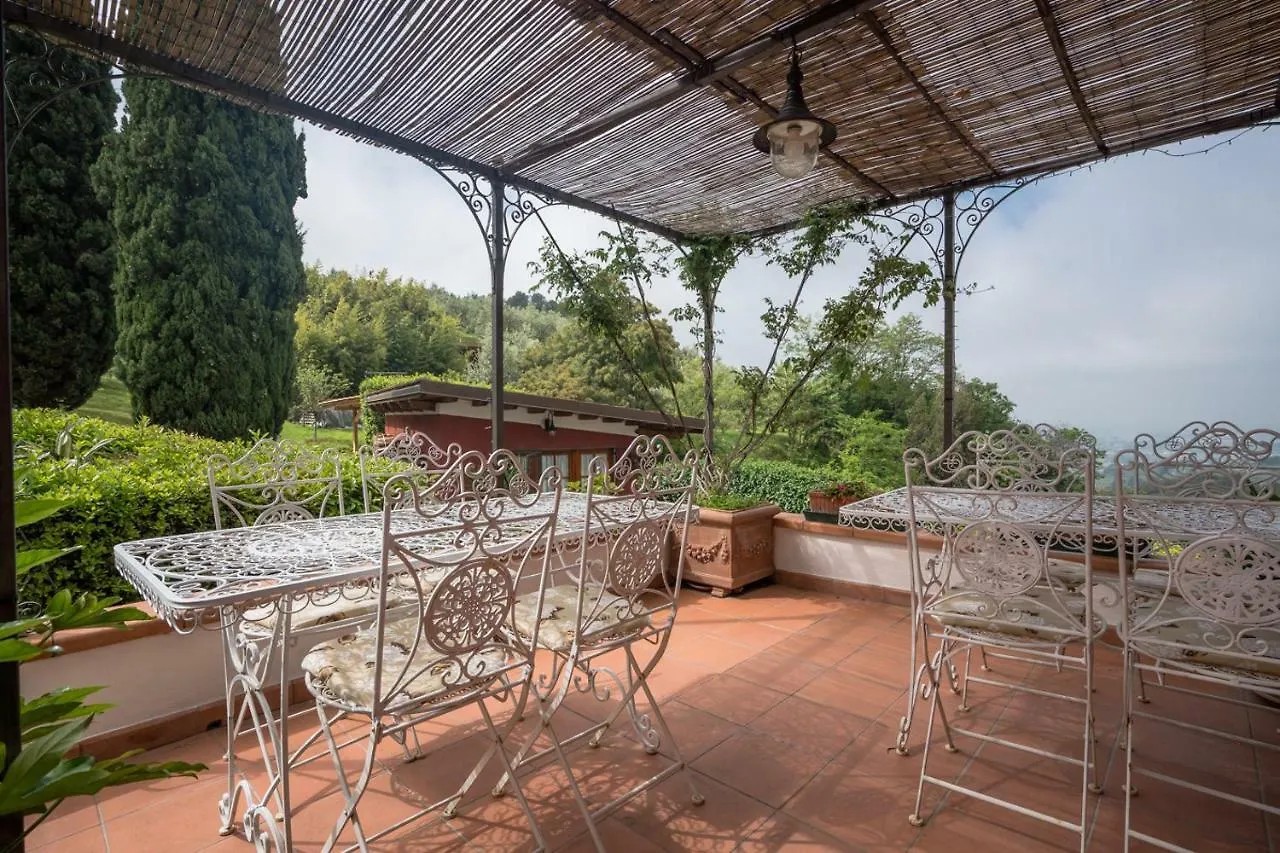 לינה וארוחת בוקר Montevettolini B&B Rosso Baccara