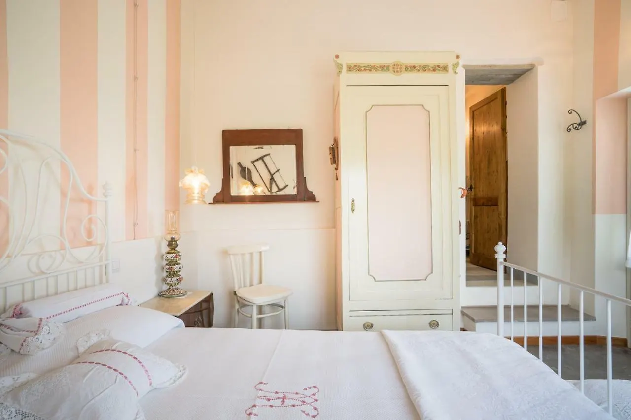 לינה וארוחת בוקר Montevettolini B&B Rosso Baccara