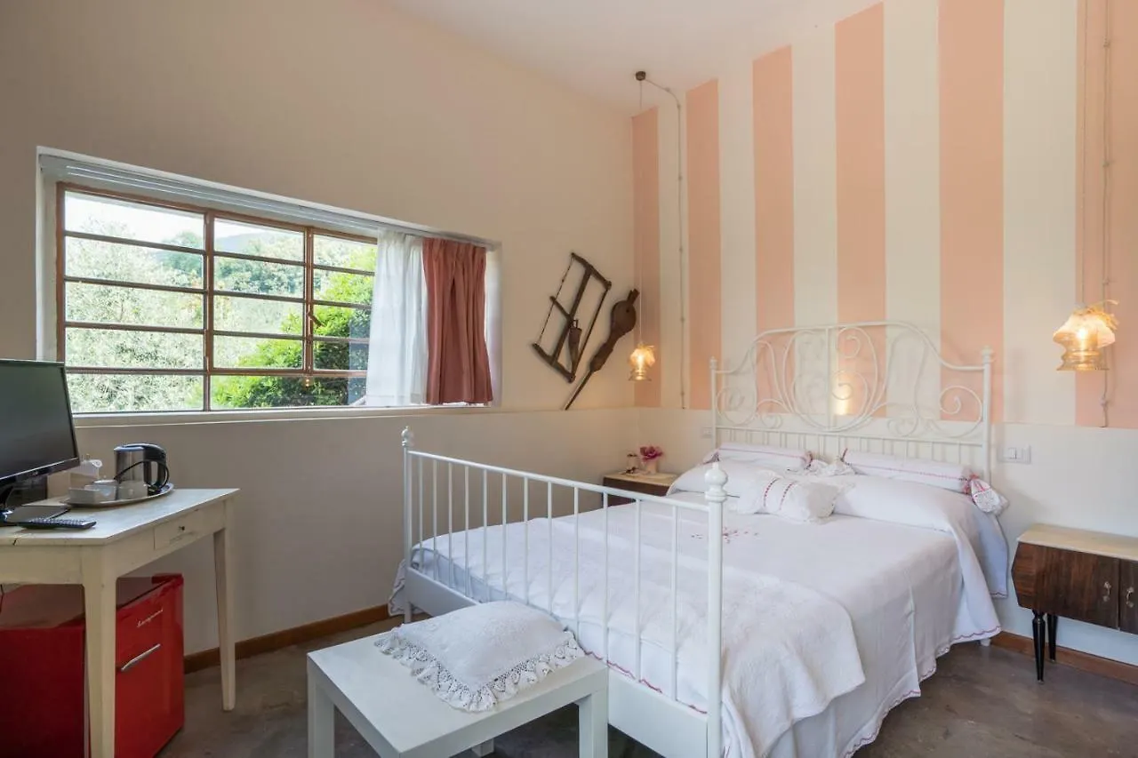 לינה וארוחת בוקר Montevettolini B&B Rosso Baccara איטליה