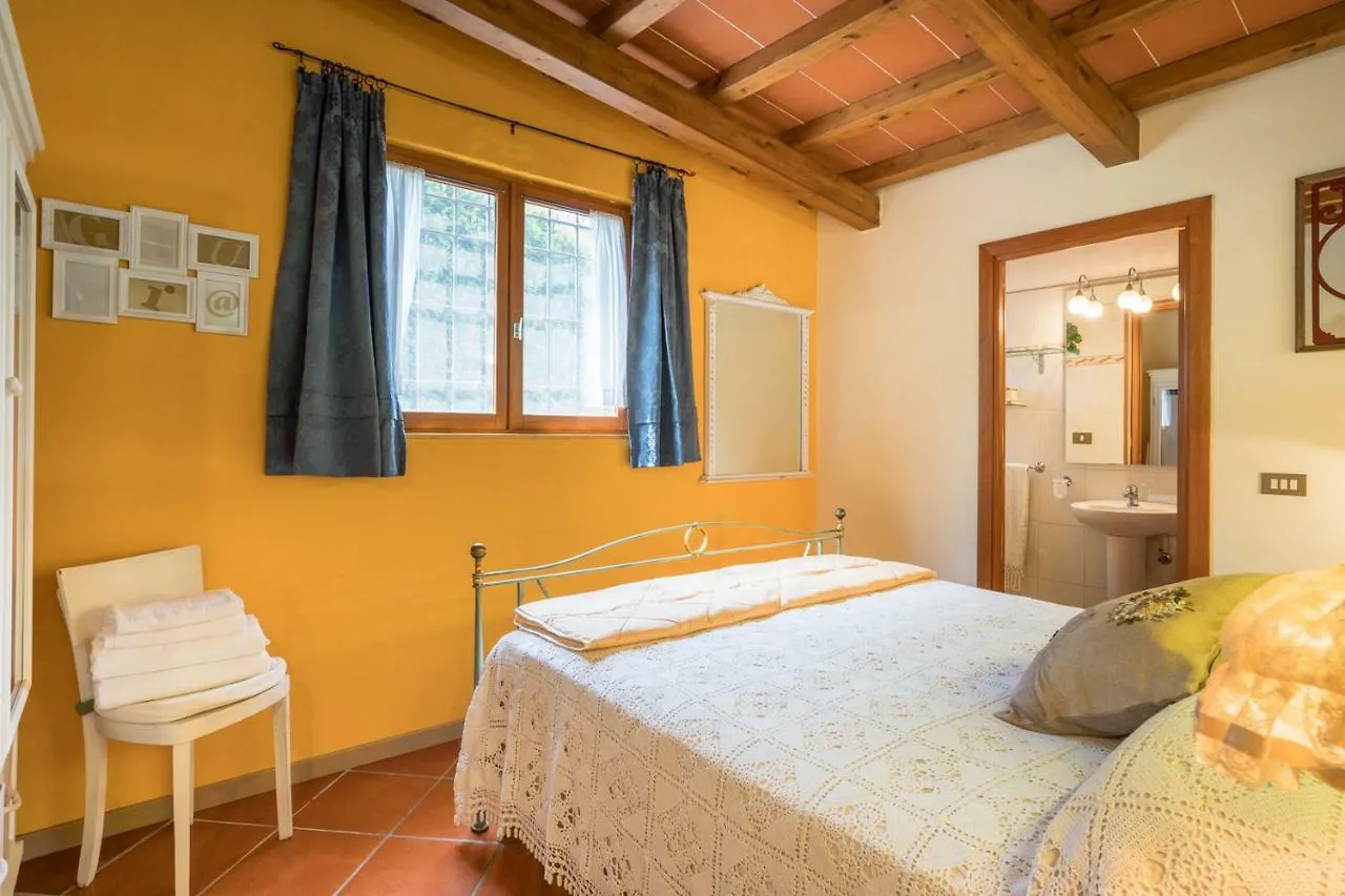 לינה וארוחת בוקר Montevettolini B&B Rosso Baccara איטליה