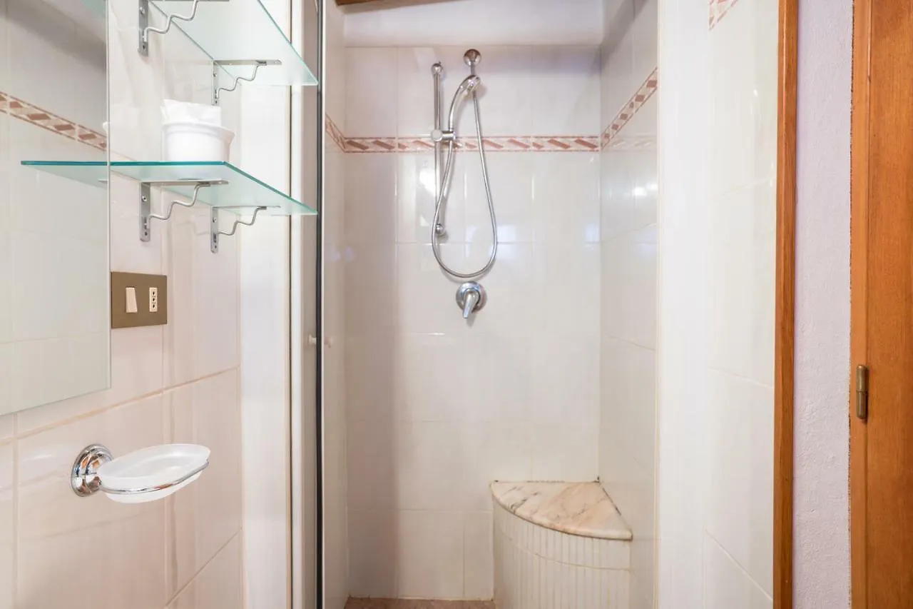 לינה וארוחת בוקר Montevettolini B&B Rosso Baccara