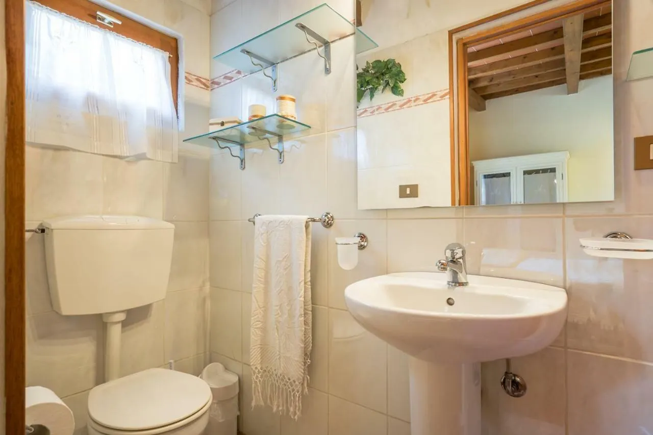 Montevettolini B&B Rosso Baccara איטליה